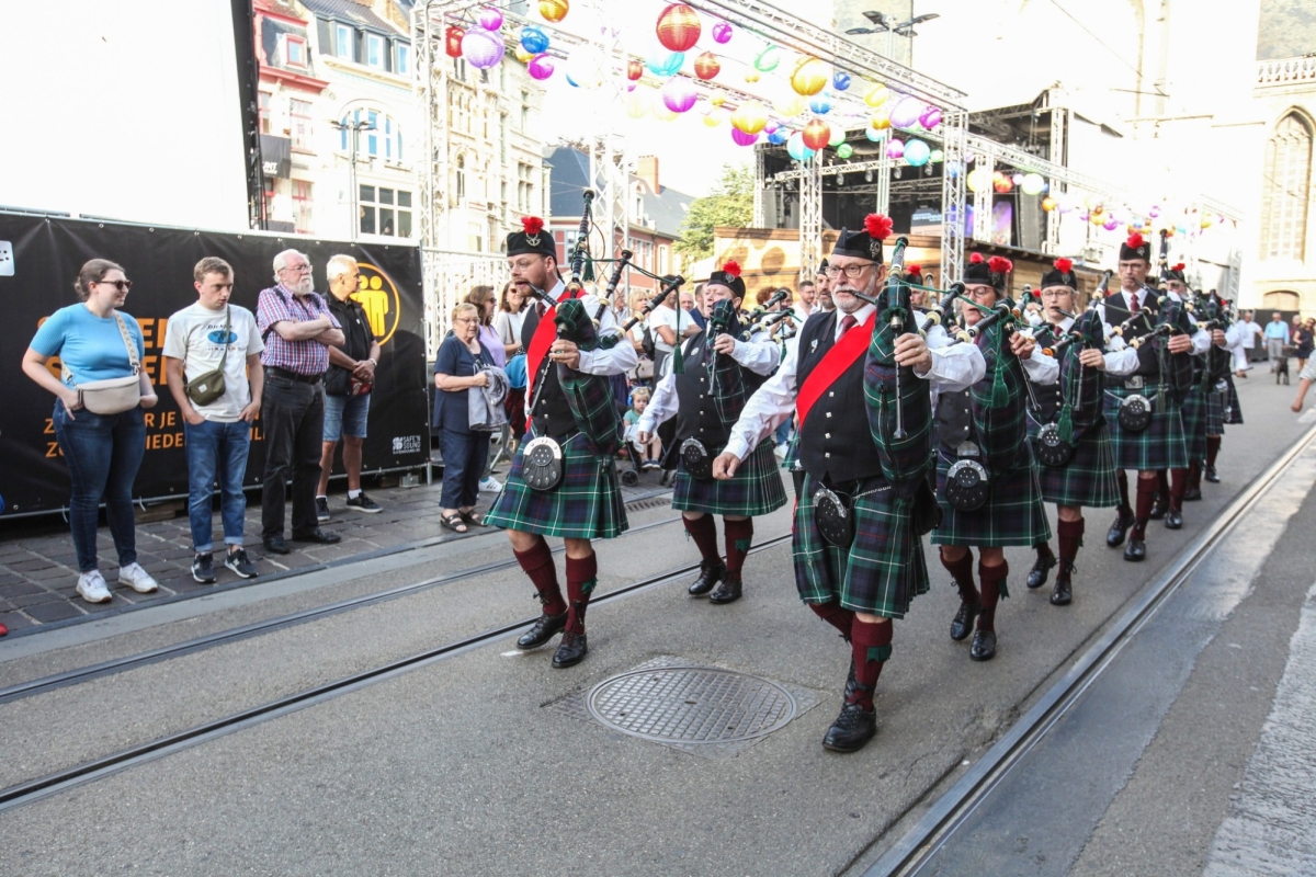 Flemish Caledonian Pipes & Drums Clan Mackenzie